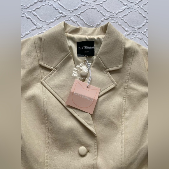 Kittenish - NWT! Cream Faux Leather Belted Trench Coat - Picture 7 of 15